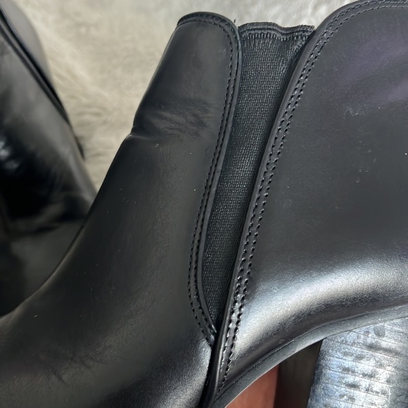 Michael Kors leather short booties,size 6 great condition, only wore a few times - Picture 10 of 10